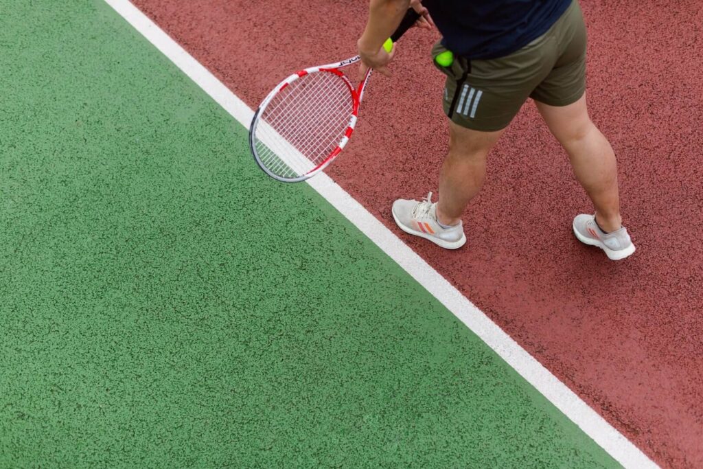 Adjust your footwork in tennis 