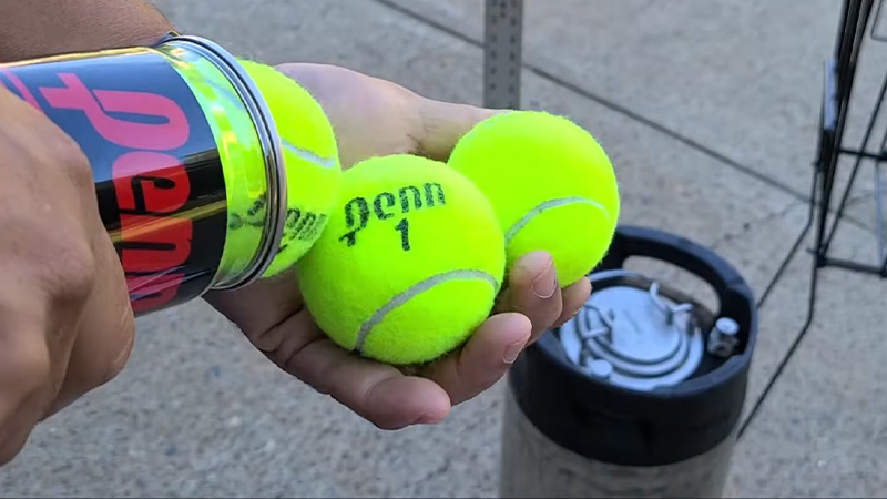 The Pros Of Pressurized Tennis Balls
