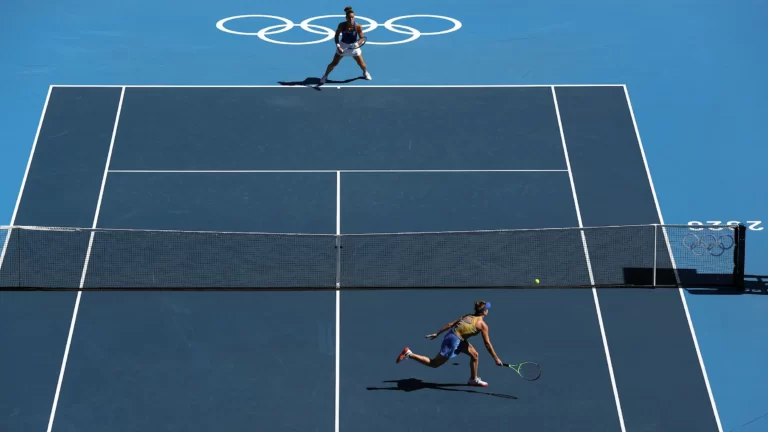 After a tennis tiebreak is done, do you always switch sides of the court  after? If so what is the pattern for switching sides in the games after? -  Quora
